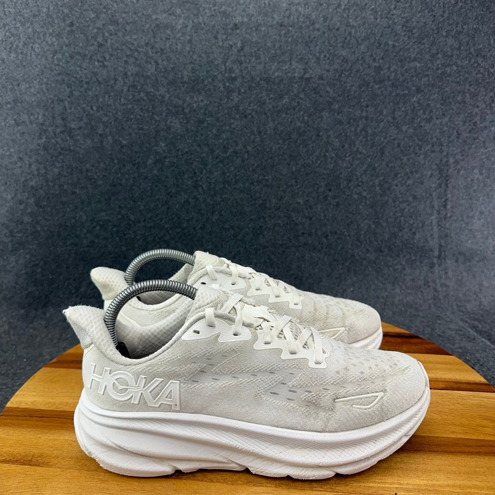 Hoka One One Clifton 9 Womens Size 8D White Athletic Running Shoes Sneakers